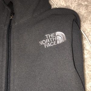 Gray NORTH FACE sweater.